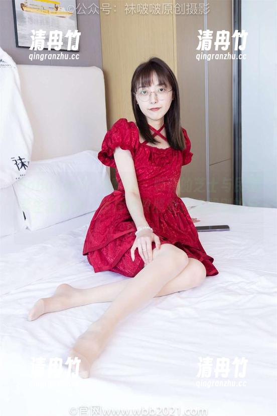 BoBoSocks袜啵啵-芝士 BoBoSocks袜啵啵 - 野性的芝士与民国学生装合集,照片里映照着逃离规则的自由。