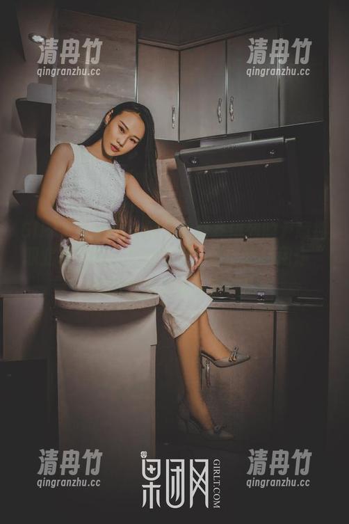 GIRLT果团网-尹意纯 GIRLT果团网 - 网盘里整齐排列的尹意纯职业装写真,干劲十足,可以直接用作“我的十件新衣”系列!
