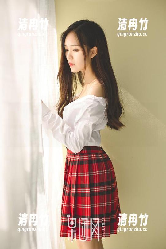 GIRLT果团网 - 蜜桃Q妹儿双马尾写真：你以为看的是图包，其实是在看精神食粮！