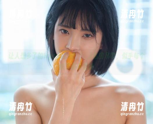 让人想多了的Hyoyeon(김효연)私房吊带，似乎每个细节都有话说