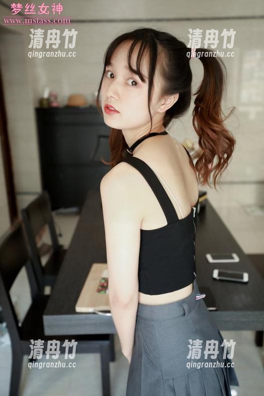 MSLASS梦丝女神 - 在《含玉内衣精选》中，柔软的海洋等着你来游泳。