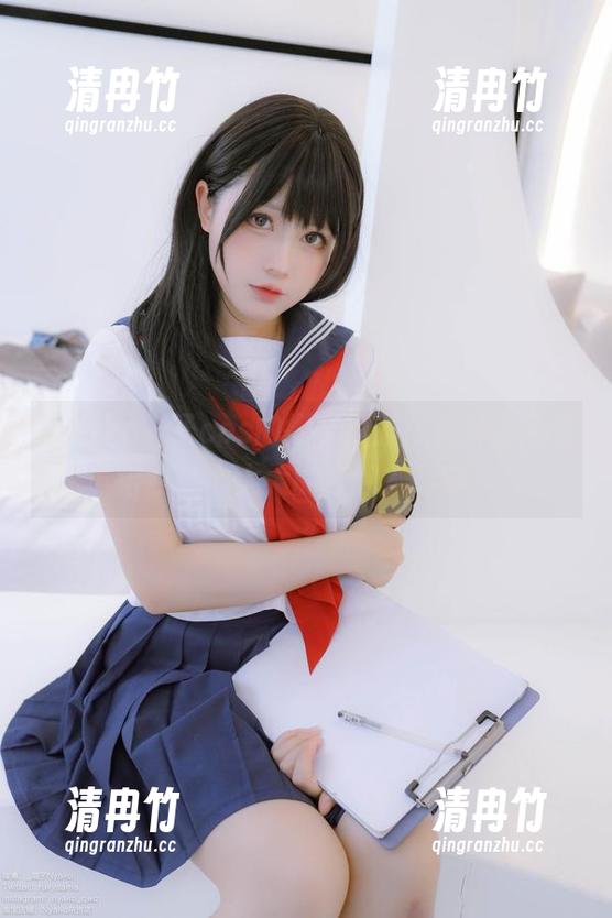 Nyako喵子cos的樱花汉服：花神会不会给我一个大大的红包？哈哈！
