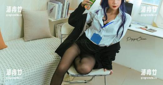 一道特殊的风景线，PoppaChan的女仆cos给你不一样的碧蓝航线！