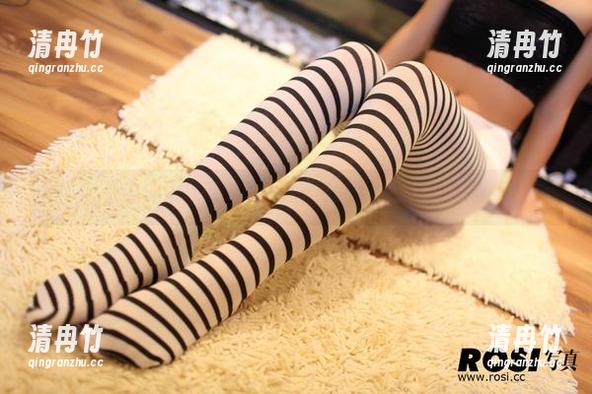 ROSI写真 ROSI图库带你飞,黑丝与小猫的奇妙联动!