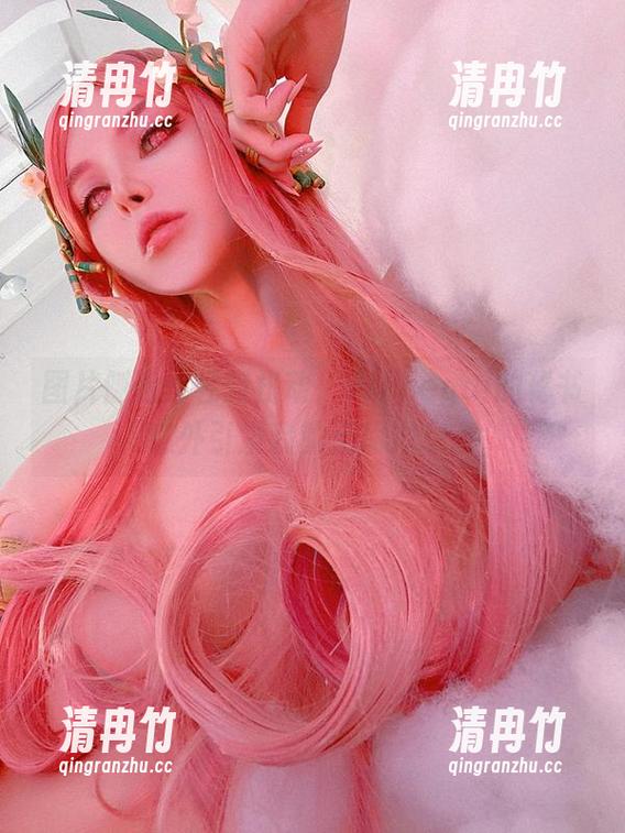 图片侧脸：轻轻扭动，Vinnegal的秘书意外引发我的无尽遐想。