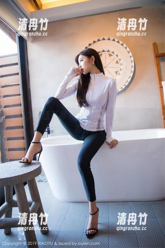 XIAOYU语画界-林乐一 XIAOYU语画界 - 图片中的林乐一,像个小甜心,眼神太会勾了