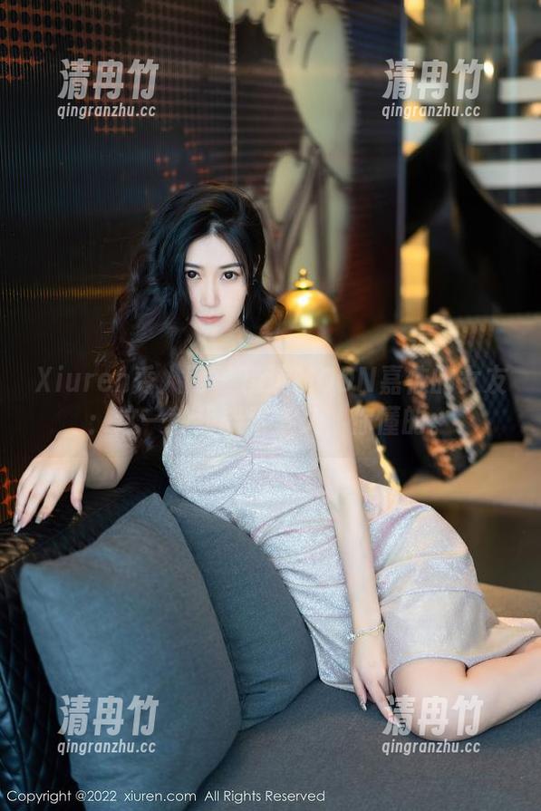 Xiuren秀人网 - 精选MOON嘉依的女友：这一秒我能看多久，你懂的。