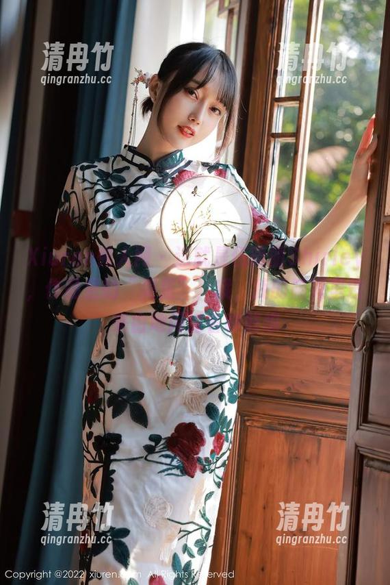 Xiuren秀人网 - 这就是伍晓丽Shirley，作品里的“美足”，哦，我的脑海里没来由地闪过各种联想