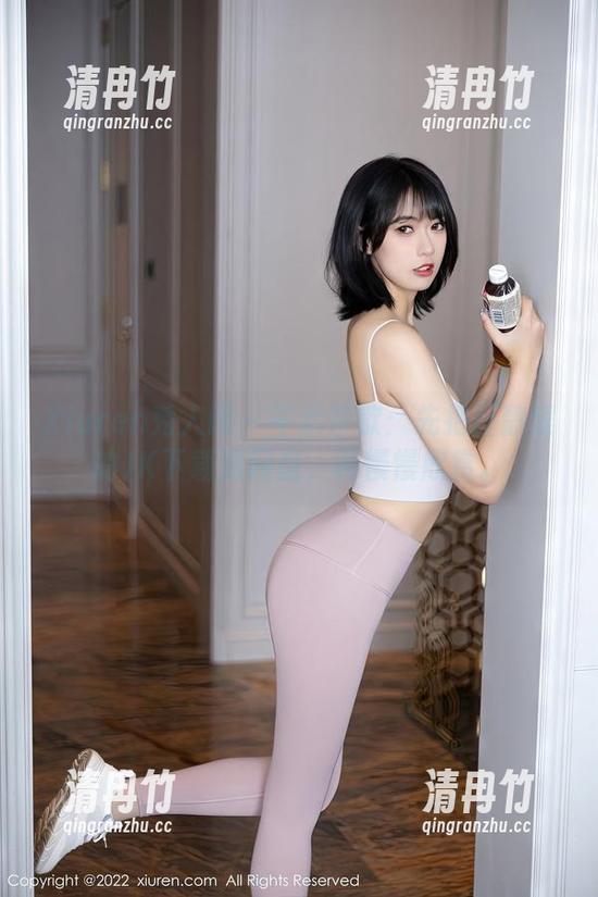 Xiuren秀人网 - 午后茶歇：先把区静瑶的JK下载到网盘，再慢慢欣赏。
