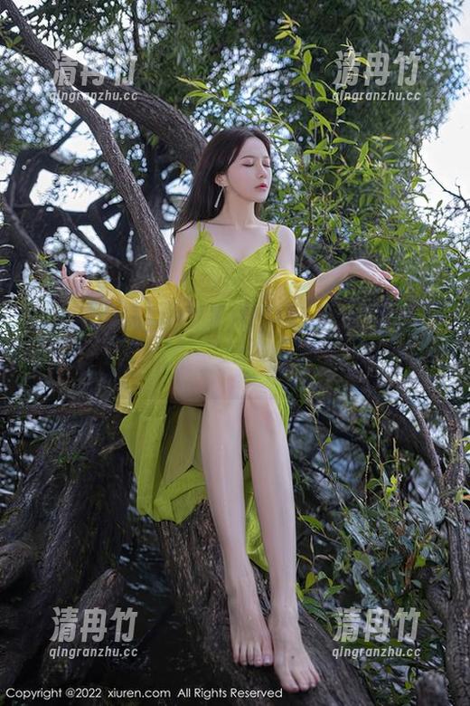 Xiuren秀人网 - 唐安琪的写真和套装，在反射中逐渐模糊了边界？