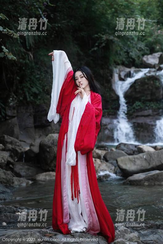 Xiuren秀人网-葛征Model Xiuren秀人网 - 体操服的严肃在葛征Model身上变得轻松,精选照片带你见见奇迹!