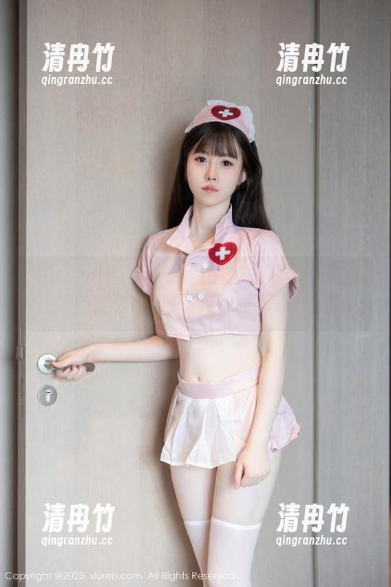 Xiuren秀人网 - 顾楚楚泳装图库：淹没在她的迷人曲线里，下载跟着浪潮起伏