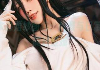 aqua水淼婚纱图包:优雅与日常的那些微妙碰撞