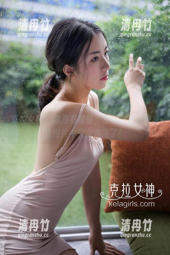 克拉女神 - 你没有看错，嘉萌在这一组凉拖图片中完全放飞了！