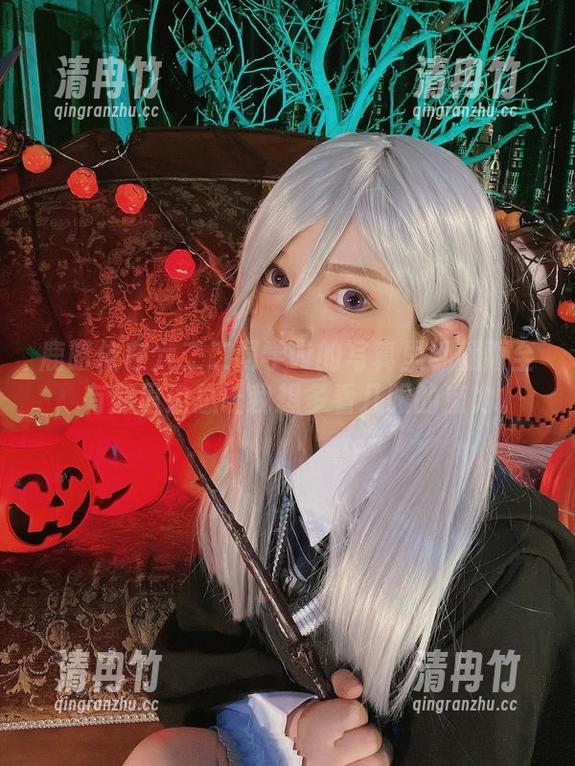 六二二同学w 鹿昭依在六二二同学w的写真里翩翩而至,有那里边总让我想多看几眼的魔力。