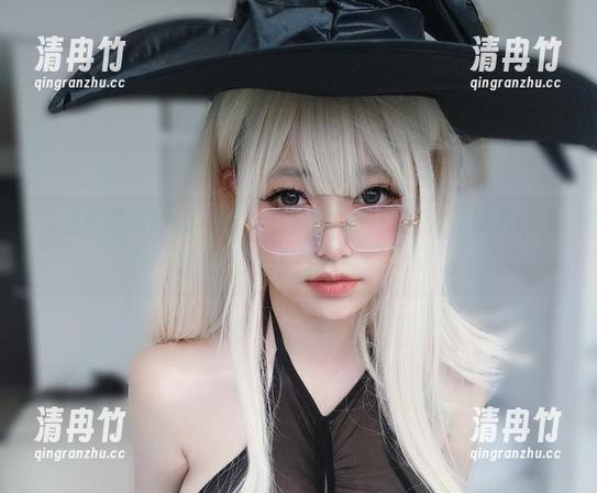 女主K的高跟鞋写真，看，她的脚踝在闪光灯下悄悄拉长了…