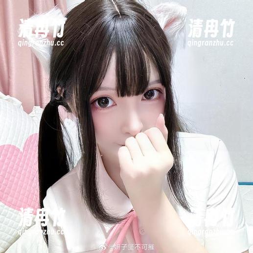 妍子坚不可摧穿着礼服cos也太抢镜了吧，照片完全不带怕的嘛！