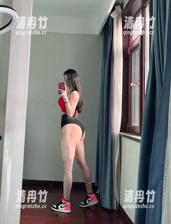 微密圈 - 学妹写真集，宝儿茹171把懵懂演绎得淋漓尽致，一秒穿越回校园。