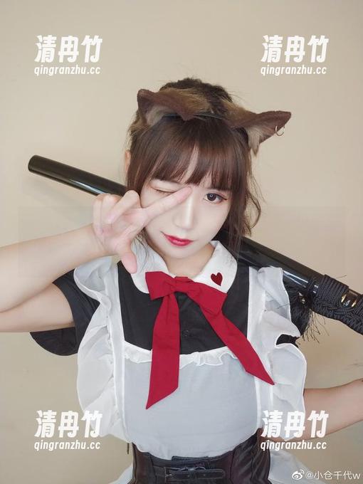 “甜心”看过来，原图里的小仓千代w带着点俏皮的甜——你信不信？