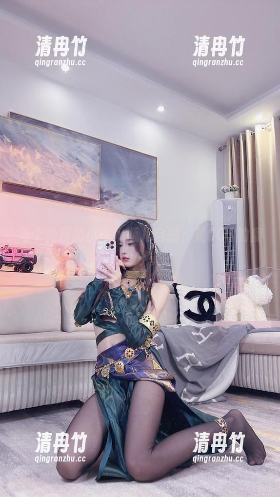 小小奶瓶儿 每个角度的小小奶瓶儿自拍,是COS的魔力分享