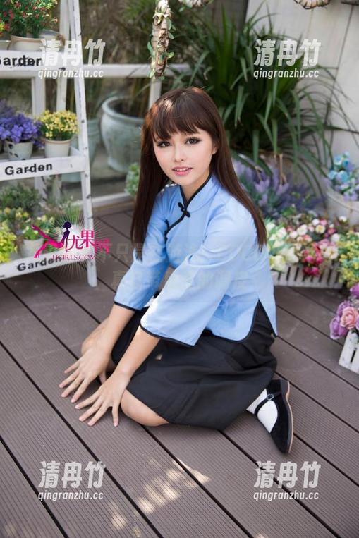 尤果网 - 不只是在游泳：COCO可泳池写真自带魔性的调皮