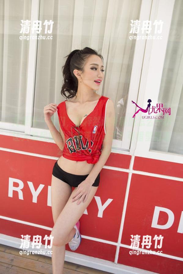 尤果网 - 哥们，李梓然这身和服怎么一秒让人想起放假逛樱花的日子？可惜壁纸怎么会有这气氛啊。