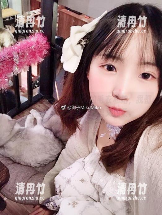 每次看到御子Yumiko的毛衣私拍，我都站在时光夹缝里，恍惚又温柔。