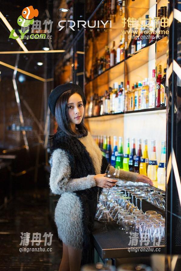 推女神 - 岑苑之barbiebaby的美脚，下载即享——腿部不见了？它们在我心中舞动得很！