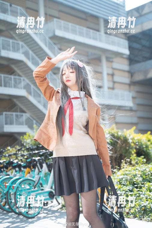 从云层看无筝ryou的空姐COS，瞬间像回到了少女时代！
