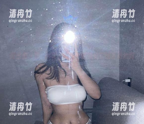 微密圈 - 桃沢樱呀，原图中的辣妹在线直播抢眼时刻