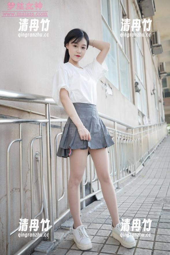 梦丝女神 - 精选图片：陈颖儿——车模女神，这车为了她可能也想要学习拍照吧！