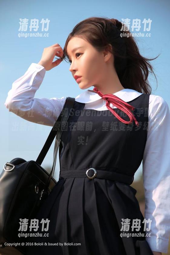 波萝社 - 柳侑绮Sevenbaby把水手服穿出新高度，原图在眼前，壁纸变身梦幻现实！