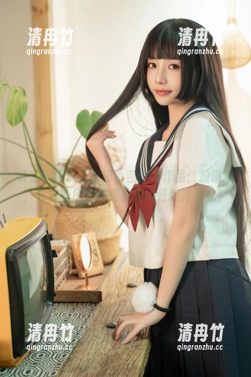 爆机少女喵小吉 锁定!爆机少女喵小吉最新作品:放课后,书本的压力可是拍照的最好背景哦!