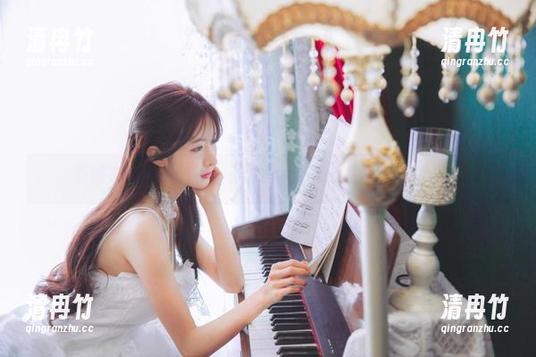 当睡衣变成cos秀，王羽杉带你漂流在美图的梦里。