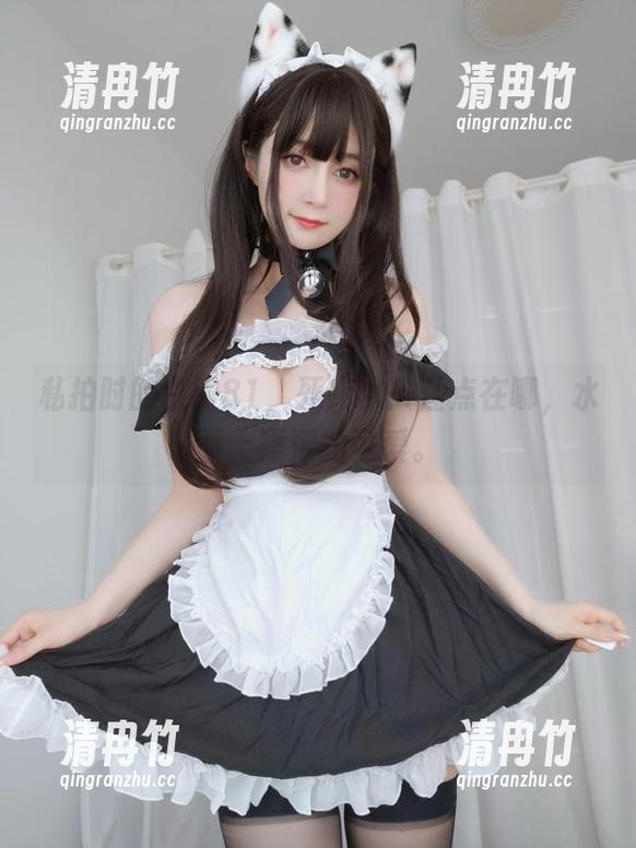 白银81 私拍时的白银81,死库水关注点在哪,水面上漂浮的可爱。