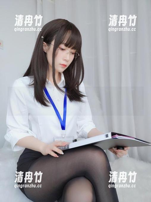 白银81 面对白银81的秘书,从未想过上班也能如此抢眼-原图速递!