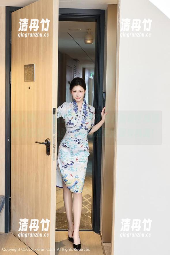 秀人网-抖娘利世 秀人网 - 更新时刻,这次的抖娘利世校服照强烈撩动心弦,不看没更新别来找我!