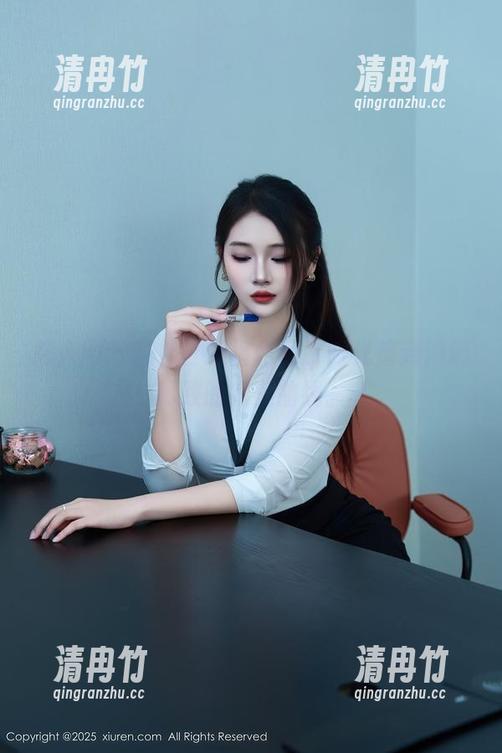秀人网-燕甘甘 秀人网 - 燕甘甘短裤作品,眼光磨到淋漓尽致的完美曲线。