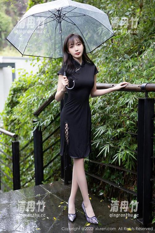 秀人网-甜白酱 秀人网 - 这运动服也太“甜”了吧!甜白酱的认真样子,得好好欣赏。