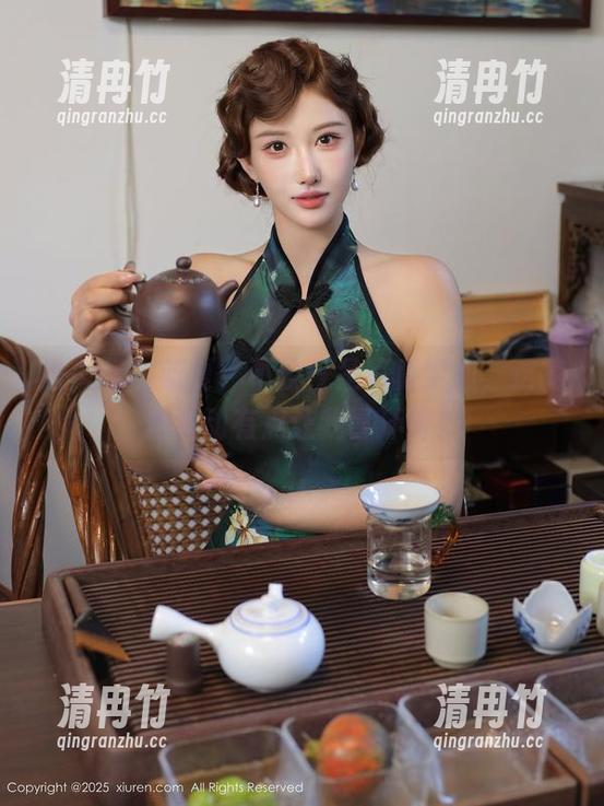秀人网 - 蓝夏，不仅仅是写真学姐，这高清波动有点让我冒汗呀！