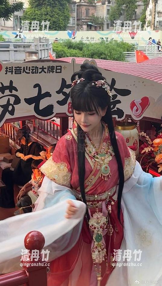 秋山AkI 女王在此,作品集全在秋山AkI这里,下载起来,绝对不后悔!