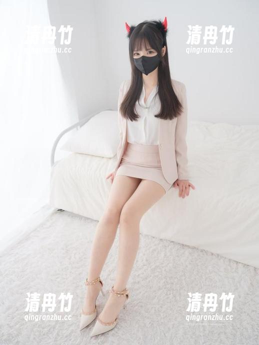 紧急企划 - 图片中的林书辞少女，像是在无声地跟我说话