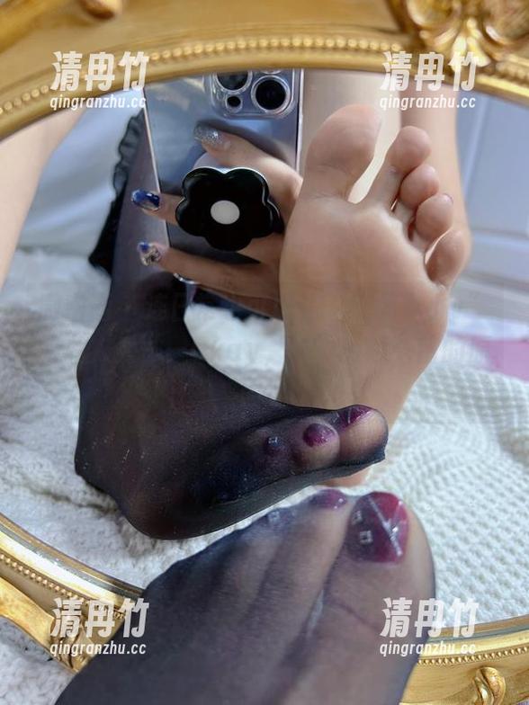 纪念小小v 微密圈 - 连日常也可以是“纪念小小v”的私人秀——Okay,看她在镜头前的原图了