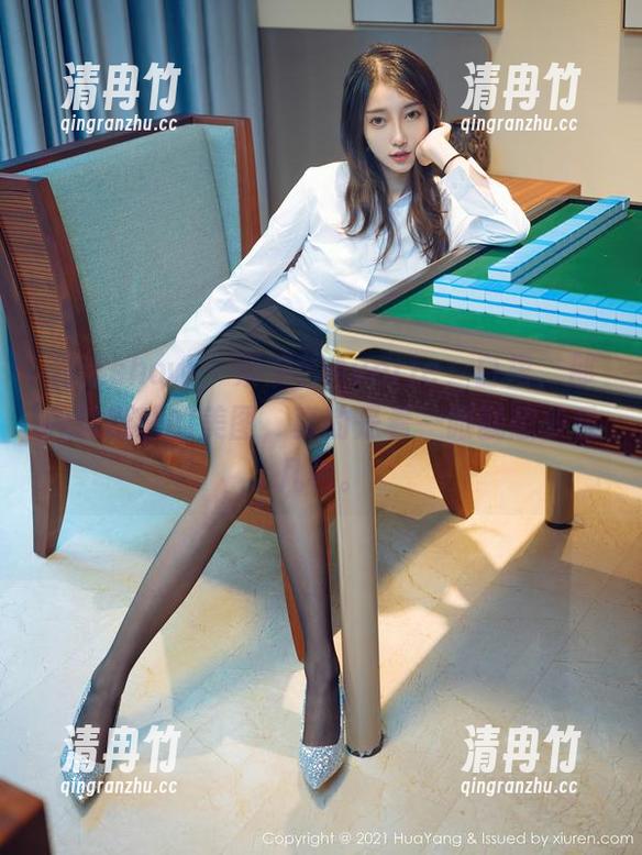 花漾show - 柴婉艺Averie，白裙，那种壁纸感的美图，真的是看一眼就想多看几秒。