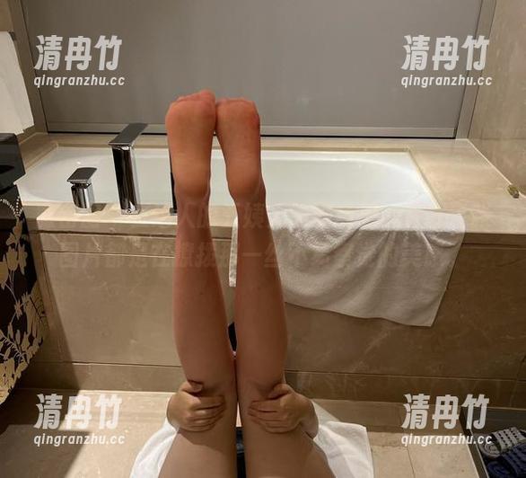 微密圈 - 在迷人的五姨太的剧场里，下载每张图片都是在撩拨那一丝不易察觉的美感。