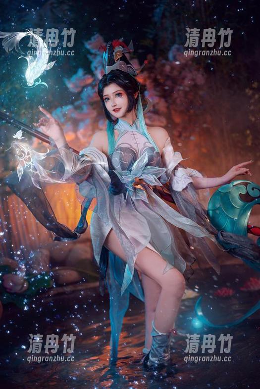 半夜冒泡的露儿大魔王比基尼全套图集，随便一滑就爱上了！