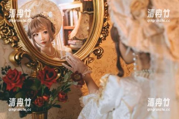 面饼仙儿 面饼仙儿的新免费作品,白内衣的脑内少女实在有种说不出的感染力。