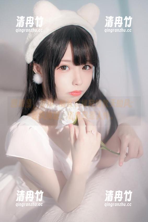 图册里，香川澪的连衣裙宛如秋天的风：轻风拂过，俏皮又惹人怜。