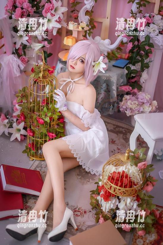 红发魔女，定制写真，鳗鱼霏儿让你眼前一亮！