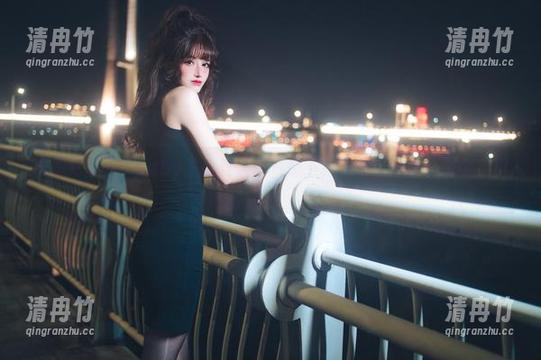 真想把鹿八岁baby整个夏天的气息下载下来，原图真是个宝贝。